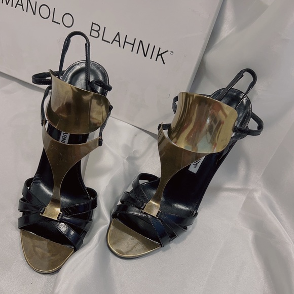 Manolo Blahnik Slingback Pumps - Picture 5 of 11